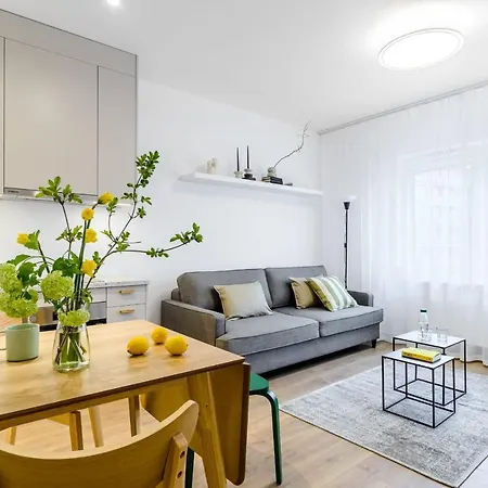 Apartamento Modern Near The Center & Airport *