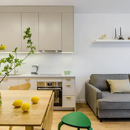 Modern Near The Center & Airport Apartamento *