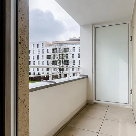 Modern Near The Center & Airport Apartment *
