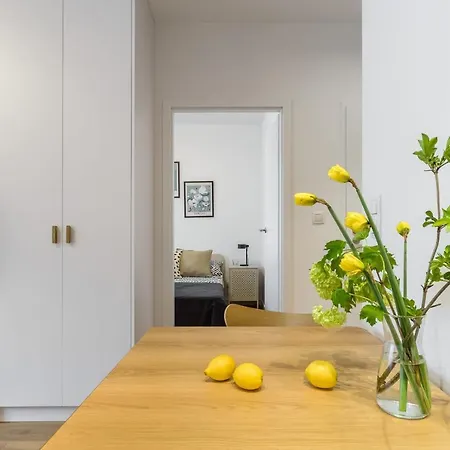 Modern Near The Center & Airport Apartment