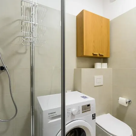 Modern Near The Center & Airport Apartment Warschau