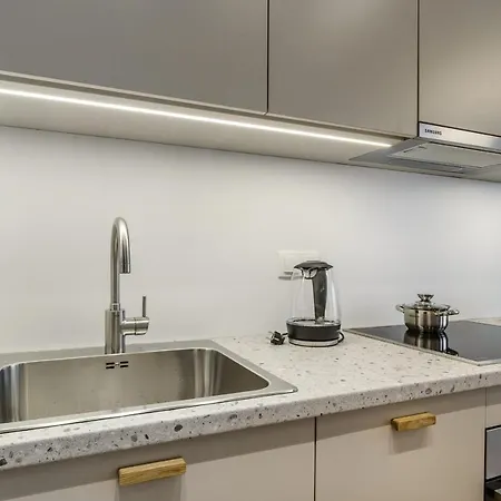 Apartment Modern Near The Center & Airport *