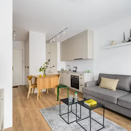 Apartment Modern Near The Center & Airport *