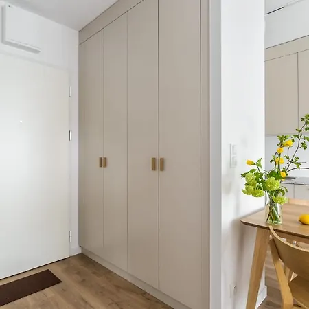 Apartment Modern Near The Center & Airport *
