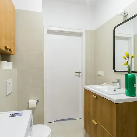 Modern Near The Center & Airport *